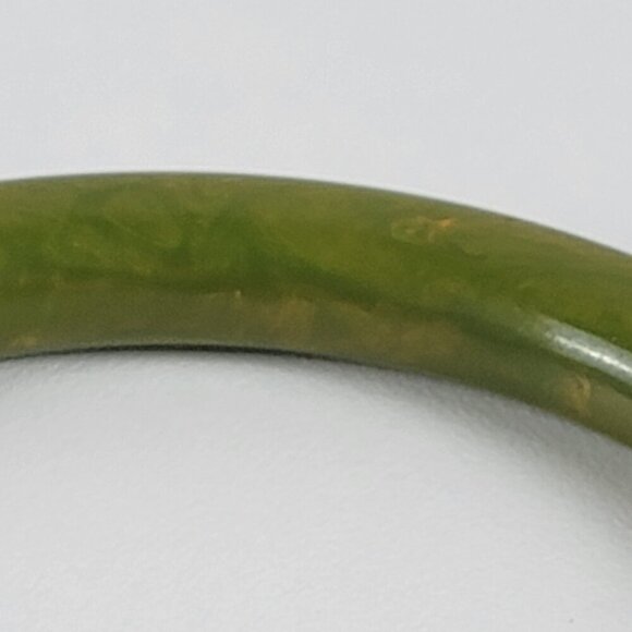 Vintage Bakelite Bangle Bracelet Green Moss 8 In 8.2 mm Wide - Picture 6 of 9